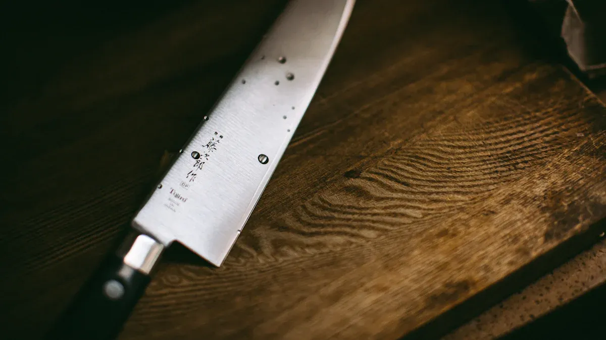 The average kitchen knife degree with tuskblade